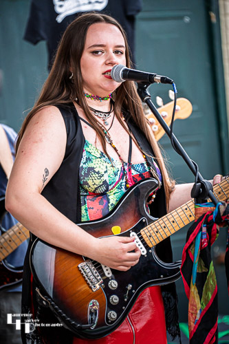 Gemma Elmes on vocals & rhythm guitar