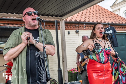 Hugh Evans on vocals & harp, Gemma Elmes on vocals