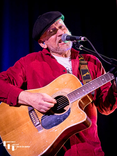 Andy Heasman on guitar & vocals