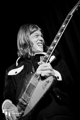 Toby Lee on vocals & lead guitar