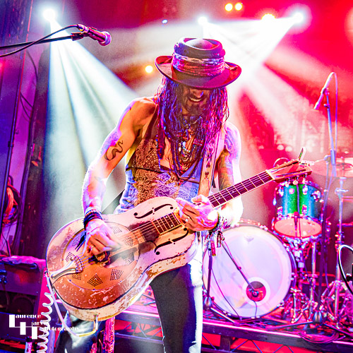 Troy Redfern on vocals & guitar