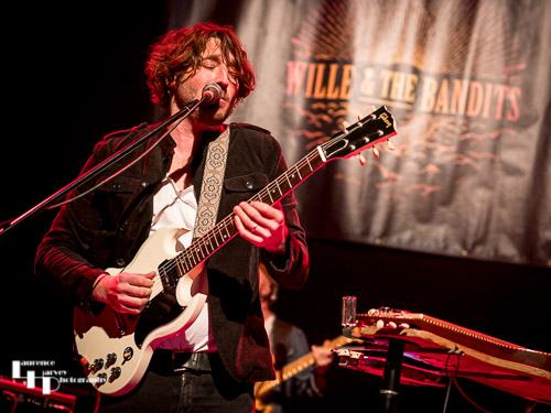 Wille Edwards on guitar & vocals