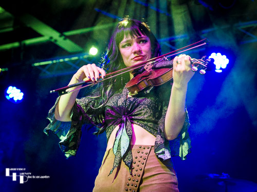 Grace Bond on fiddle & vocals
