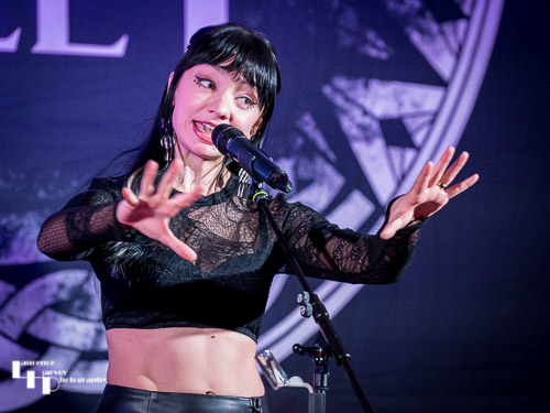 Grace Bond on vocals