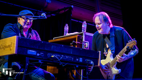 Walter Trout on vocals & guitar, Roland Bakker on keys