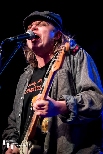 Zac Schulze on vocals & guitar