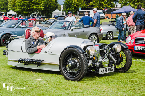 3-wheeled Morgan (MX71 MOG) on the move